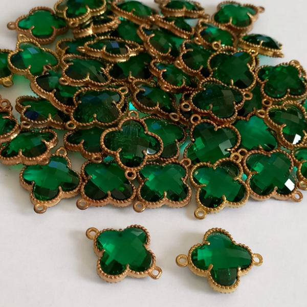 ACESSORIO NO BRUTO PRONTO PARA O BANHO -ACESSORIO( " VERDE CLARA ") - VENDIDA POR UNIDADE COMPOSIÇÃO LATÃO E VIDRO -(COM DUAS ARGOLINHAS) PESO TOTAL 1.6GR - TAMANHO 15MM(1,5CM) BRU00039