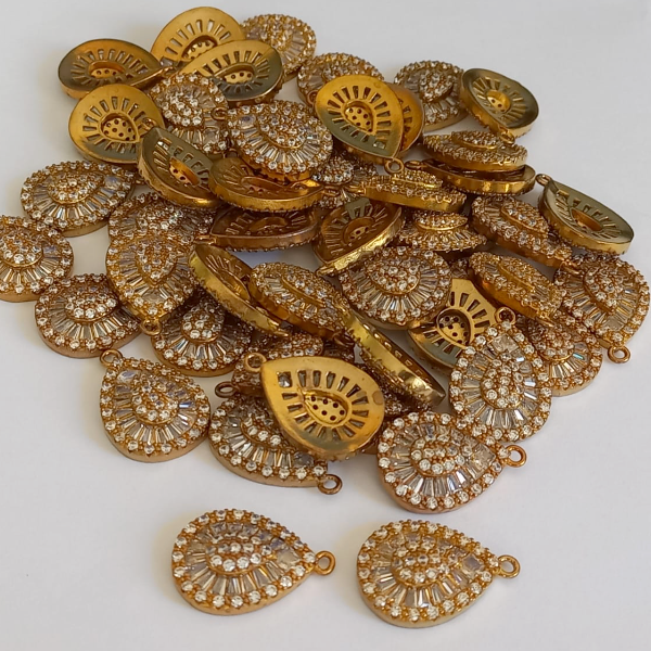 PINGENTE NO BRUTO PRONTO PARA O VBANHO (CX30) - PINGENTE TAMANHO 1,8CM GOTA TODA CRAVEJADA EM MICRO ZIRCONIAS -  PESO TOTAL 2,9GR - PEÇA MVENDIDA POR UNIDADE  - BRU00066