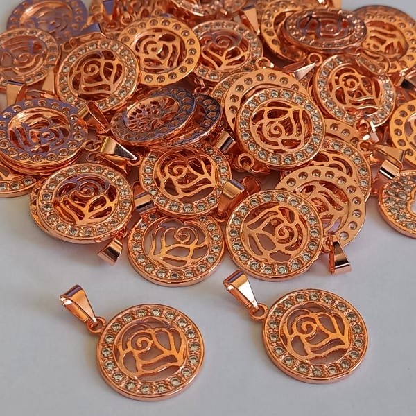 PINGENTE NO NBRUTO PRONTO PARA O BANHO (CX32) - PINGENTE REDONDO TODO CRAVEJADO EM MICRO ZIRCONIA CRISTAL - TAMANHO 1,5CM - PESO 1,6GR (MAD) - BRU00087