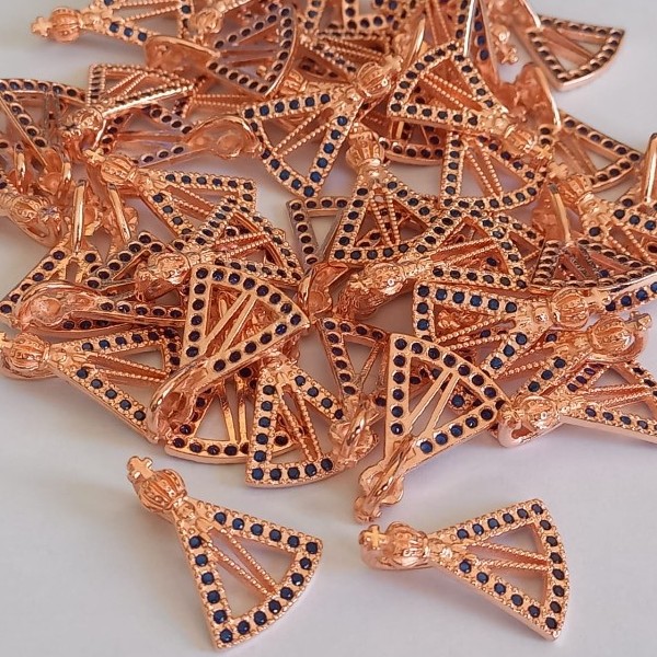 PINGENTE NO BRUTO PRONTO PARA O BANHO (CX22) - NOSSA SENHORA APARECIDA TODA CRAVEJADA EM MICRO ZIRCONIAS - PESO TOTAL 1,6GR - TAMANHO 2CM - BRU00094