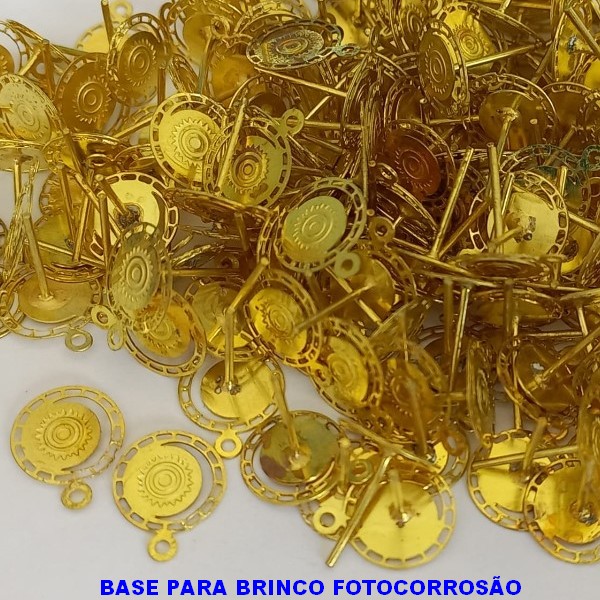 ACESSORIO NO BRUTO PRONTO PARA O BANHO - BASE PARA BRINCO COM PINO EM FOTOCORROSÃO - PESO DO PAR 0,9GR - TAMANHO (9MM) - VALOR DO PAR BRU000164