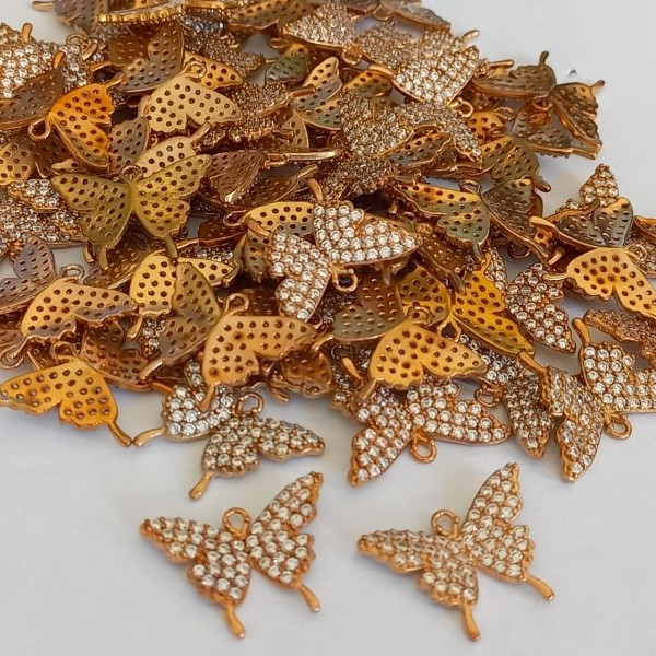 PINGENTE NO BRUTO PRONTO PARA O BANHO(CX65) - PINGENTE DE BORBOLETA TODA CRAVEJADA EM MICRO ZIRCONIAS - PESO 1,2GR - TAMANHO 1,8CM(18MM) VENDIDO POR UNIDADE - BRU000174