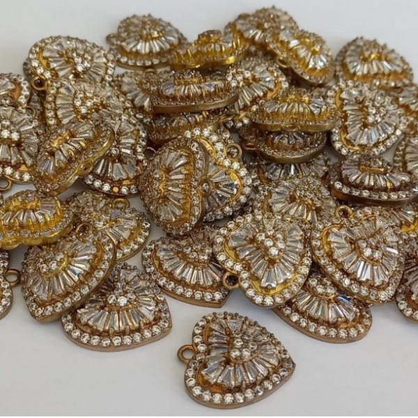 PINGENTE NO BRUTO PRONTO PARA O BANHO (CX30) - PINGENTE TODO CRAVEJADO EM MICRO ZIRCONIAS - TAMANHO 1,7CM(17MM) PESO 2,6GR - BRU000208