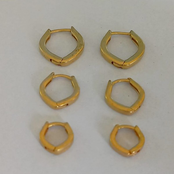 BRINCO NO BRUTO PRONTO PARA O BANHO -ARGOLINHA DE PRESSÃO(TRANQUETA)TRIO DE BRINCO (COM TRES PARES) TAMANHO 14MM/12MM/10MM - PESO DO TRIO 4,6GR - BRU3512