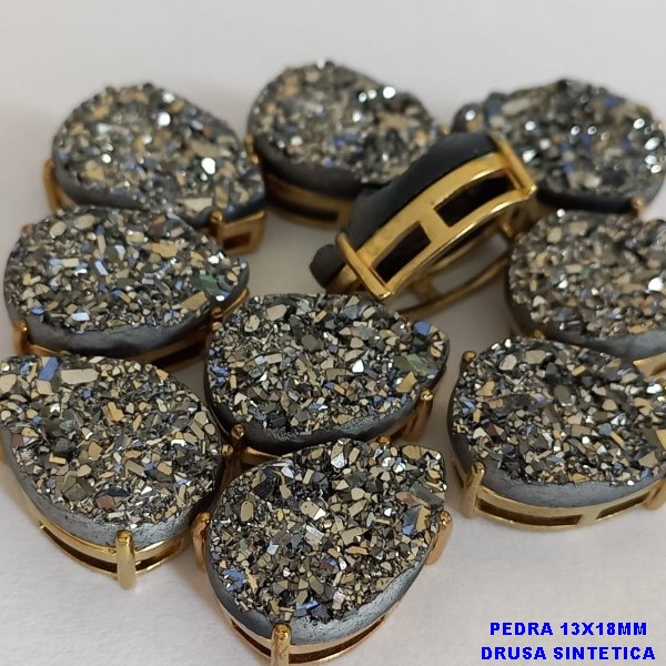 PINGENTE NO BRUTO PRONTO PARA O BANHO - COM BASE (ALTA FUSÃO)TAMANHO 13X18MM - PESO TOTAL 2,3GR - "(DRUSA SINTETICA)"- BRU000310