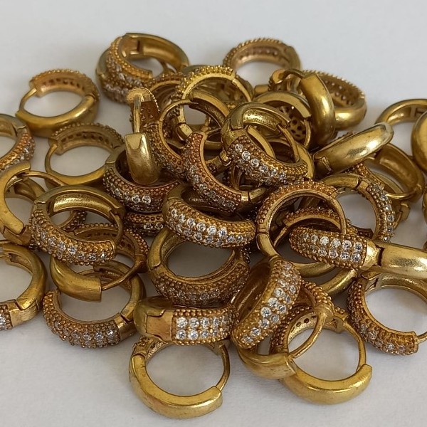 BRINCO NO BRUTO PRONTO PARA O BANHO BRINCO DE PRESSDÃO(TRANQUETA) - COM  DUAS FILEIRA DE ZIRCONIA - TAMANHO 16MM PESO TOTAL 3,7GR - BRU4328B