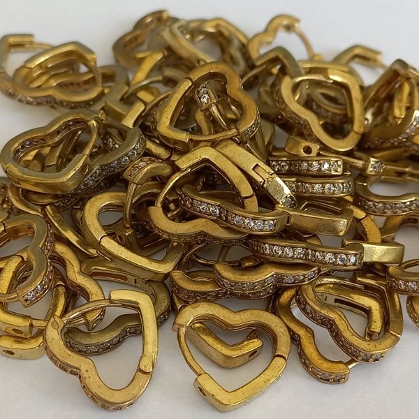 BRINCO NO BRUTO PRONTO PARA O BANHO BRINCO DE PRESSDÃO(TRANQUETA) - COM  UMA FILEIRA DE ZIRCONIA(CORAÇÃO) - TAMANHO 14MM PESO TOTAL 2.2GR - BRU4429A