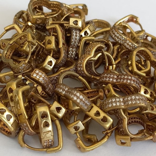 BRINCO NO BRUTO PRONTO PARA O BANHO BRINCO DE PRESSDÃO(TRANQUETA) - COM  DUAS FILEIRA DE ZIRCONIA(CORAÇÃO) - TAMANHO 16MM PESO TOTAL 3,2GR - BRU4429B