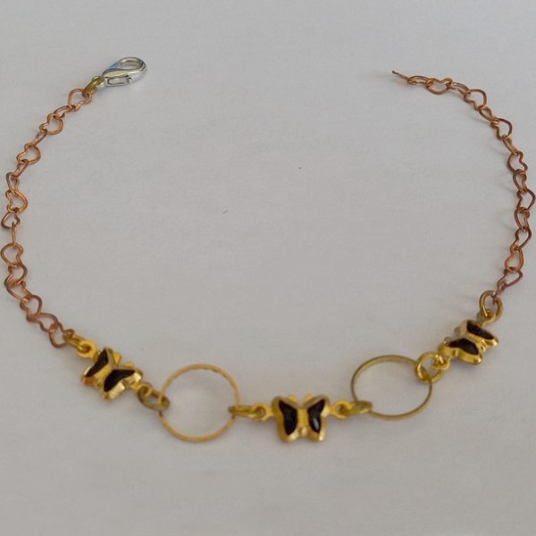 PULSEIRA NO BRUTO PRONTO PARA O BANHO - COM CORRENTE EM CORAÇÃO (DELICADA) COM TREIS BORBOLETA - TAMANHO 18CM - BRU3866B