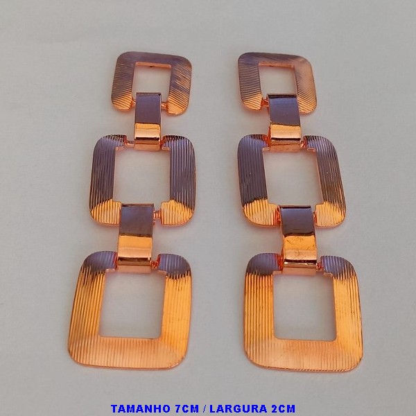 BRINCO NO BRUTO PRONTO PARA O BANHO(CX29) - COM TREIS QUADRADO ARTICULADO - TAMANHO 7X3CM - PESO 13,1GR - BRU5599