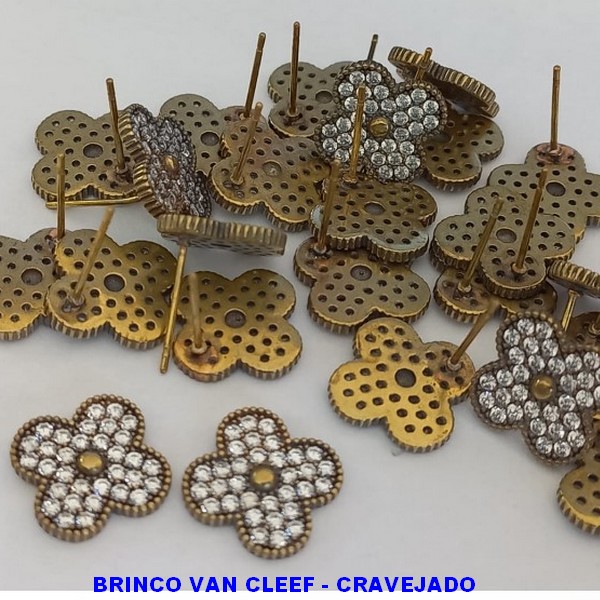 BRINCO NO BRUTO PRONTO PARA O BANHO - COMPOSIÇÃO 70% LATÃO E 30% ZIRCONIA  - BRINCO DE VAN CLEFF TODO CRAVEJADO- TAMANHO 14MM - PESO 2,2GR - BRU5631