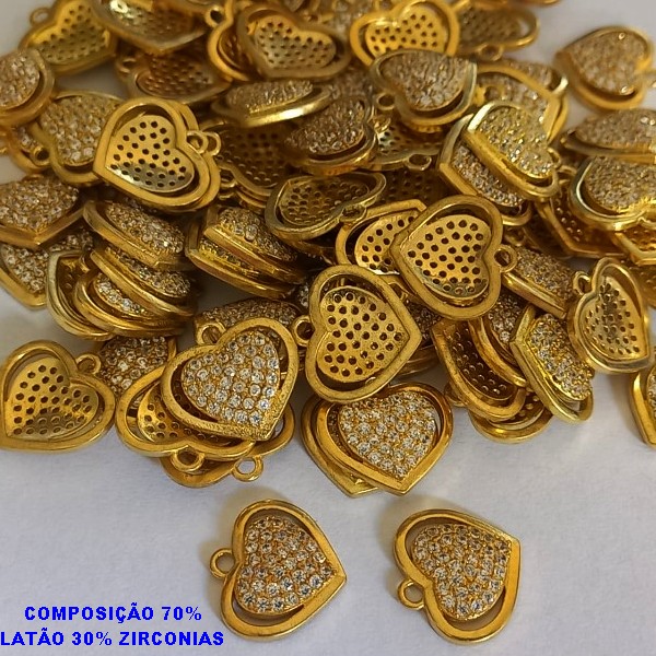 PINGENTE NO BRUTO PRONTO PARA O BANHO (CX31) - COM PINGENTE DE CORAÇÃO DUPLO EM 70% LATÃO E 30% ZIRCÔNIA - TAMANHO 12X11MM -  PESO TOTAL 0,8GR - BRU000575