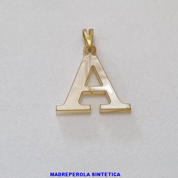 PINGENTE NO BRUTO PRONTO PARA O BANHO LETRA A EM MADRE PÉROLA SINTÉTICA  -  TAMANHO 27X24MM - PESO:0,9GR - BRU100126A