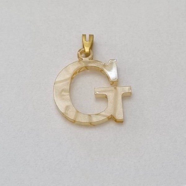 PINGENTE NO BRUTO PRONTO PARA O BANHO LETRA G EM MADRE PÉROLA SINTÉTICA  -  TAMANHO 27X23MM - PESO: 0,9GR - BRU100127A