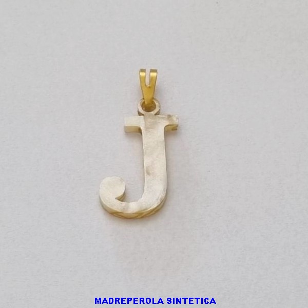 PINGENTE NO BRUTO PRONTO PARA O BANHO LETRA J EM MADRE PÉROLA SINTÉTICA  -  TAMANHO 27X13MM - PESO: 0,7GR - BRU100133A