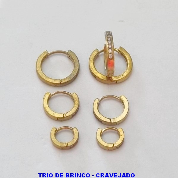 BRINCO NO BRUTO PRONTO PARA O BANHO 100% LATÃO  - TRIO DE BRINCO COM 3 PAR TAMANHOS 15MM/12MM/9MM CRAVEJADOS COM  MICRO ZIRCÔNIAS FORMATO CORAÇÃO  - PESO TOTAL 2,4GR - BRU100142A