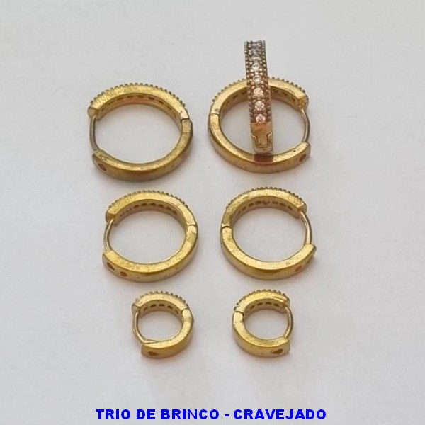 BRINCO NO BRUTO PRONTO PARA O BANHO 100% LATÃO  - TRIO DE BRINCO COM 3 PAR TAMANHOS 17MM/15MM/10MM CRAVEJADOS COM  MICRO ZIRCÔNIAS - PESO TOTAL 3,8GR - BRU100143A