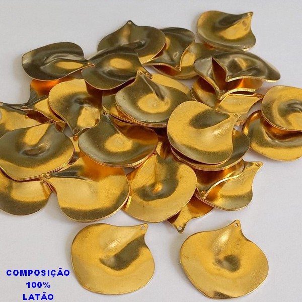 ACESSÓRIO NO BRUTO PRONTO PARA O BANHO (CX11) - FOLHA 29MM C/ FURO - COMPOSIÇÃO 100% LATÃO - PESO TOTAL DA UNIDADE 1,9GR - BRU000641