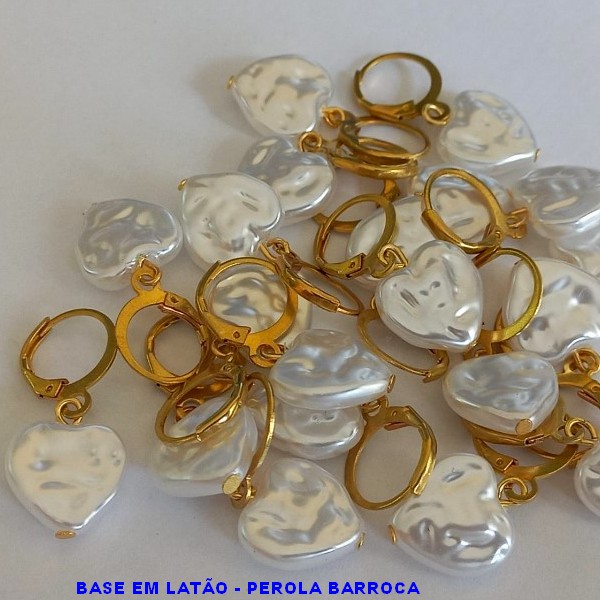BRINCO NO BRUTO PRONTO PARA O BANHO - ARGOLA PRESSÃO PÉROLA BARROCA CORAÇÃO TAMANHO - 28MM - PESO 1,9GR - BRU100262A