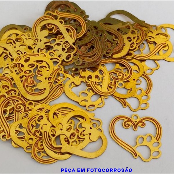 ACESSÓRIO BRUTO PRONTO PARA BANHO - VENDIDA POR UNIDADE COMPOSIÇÃO LATÃO (507) FOTO CORROSÃO CORAÇÃO C/ PATA CACHORRO 16M  - PESO TOTAL 0,4GR - BRU000722