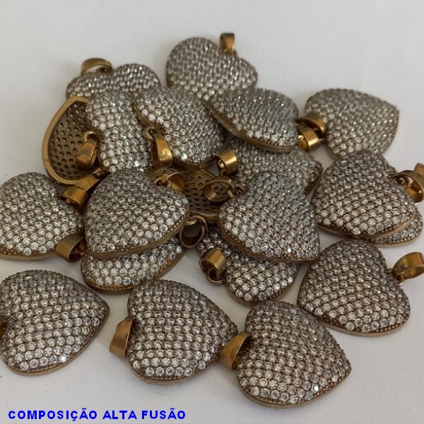 PINGENTE NO BRUTO PRONTO PARA O BANHO 70% LATÃO E 30% ZIRCÔNIAS CORAÇÃO TODO CRAVEJADO COM MICRO ZIRCÔNIAS - PESO 2,0GR TAMANHO 17MM - BRU000818