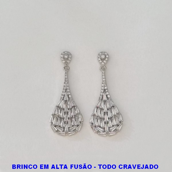 BRINCO NO BRUTO PRONTO PARA O BANHO(ALTO LUXO) CRAVEJADO COM ZIRCÔNIA- PESO TOTAL 9.6GR - TAMANHO COM A BASE 47X17MM  - BRU100327A