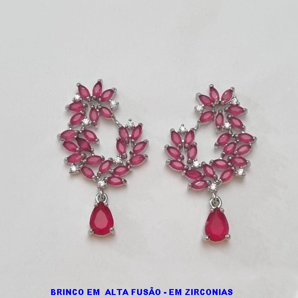 BRINCO NO BRUTO PRONTO PARA O BANHO(ALTO LUXO) CRAVEJADO COM ZIRCÔNIAS- PESO TOTAL 6,2GR - TAMANHO 26X18MM  - BRU100330A