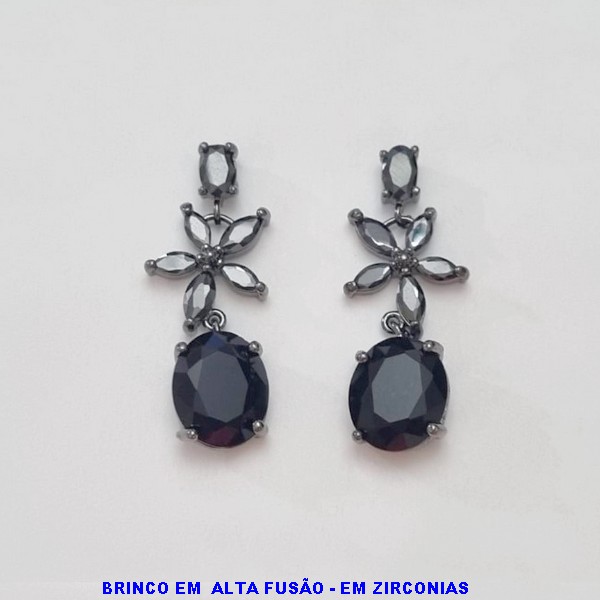 BRINCO NO BRUTO PRONTO PARA O BANHO(ALTO LUXO) CRAVEJADO COM ZIRCÔNIAS FORMATO FLOR - PESO TOTAL 6,6GR - TAMANHO DA BASE  31X13MM  - BRU100331A