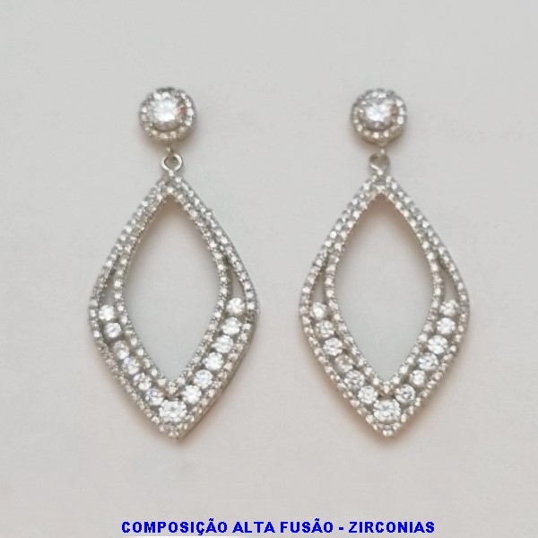 BRINCO NO BRUTO PRONTO PARA O BANHO(ALTO LUXO) CRAVEJADO COM ZIRCÔNIAS - PESO TOTAL 13,5GR - TAMANHO DA BASE  57MM  - BRU100332A