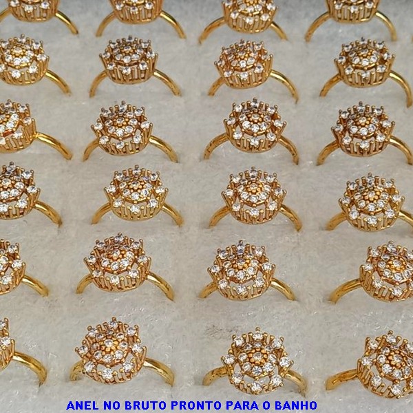 ANEL NO BRUTO PRONTO PARA O BANHO CRAVEJADO COM MICRO ZIRCÔNIAS LARGURA 2MM PESO 2,5GR ANEL000150