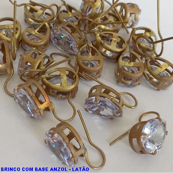 BRINCO NO BRUTO PRONTO PARA O BANHO - 100% LATÃO - COM BASE TIPO ANZOL - COM PEDRA DE ZIRCONIAS 10X14 - PESO 3.4 GR - BRU2935A