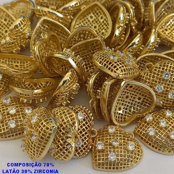 PINGENTE NO BRUTO PRONTO PARA O BANHO (CX32) - COM PINGENTE DE CORAÇÃO  EM 70% LATÃO E 30% ZIRCÔNIA - TAMANHO 18MM(1,8CM) -  PESO TOTAL 1.7GR - BRU000969