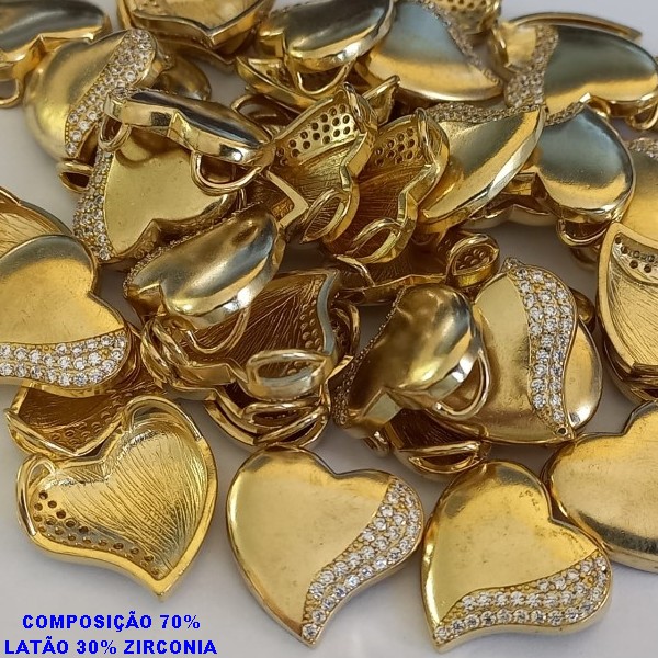 PINGENTE NO BRUTO PRONTO PARA O BANHO (CX23) - COM PINGENTE DE CORAÇÃO  EM 70% LATÃO E 30% ZIRCÔNIA - TAMANHO 18MM(1,8CM) -  PESO TOTAL 1.7GR - BRU000971