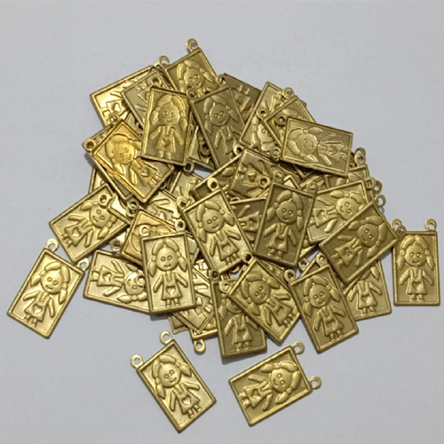 ACESSORIO NO BRUTO PRONTO PARA O BANHO - (3.345A2) PLACA MENINA ALTO RELEVO - TAMANHO 20.9MM - PESO 1.0GR - BRU001020A