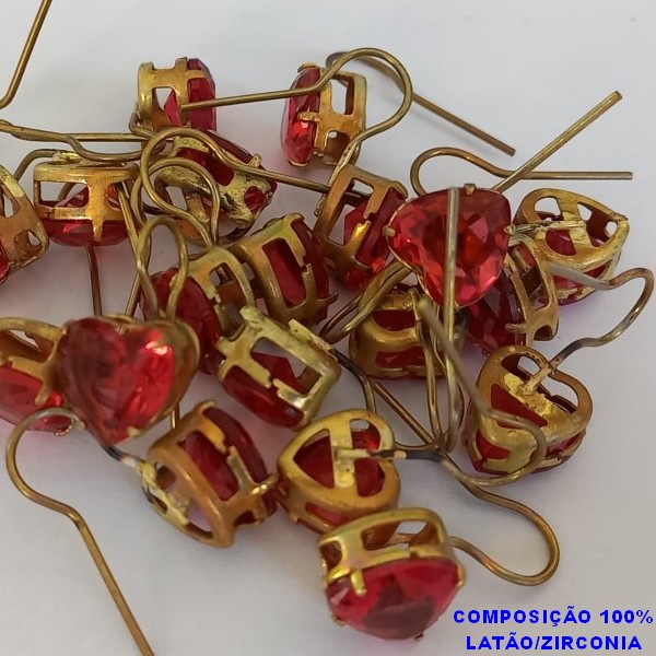 BRINCO NO BRUTO PRONTO PARA O BANHO - 100% LATÃO - COM BASE TIPO ANZOL - COM PEDRA DE ZIRCONIAS CORAÇÃO 10X10MM - PESO 2,9GR - BRU2835B