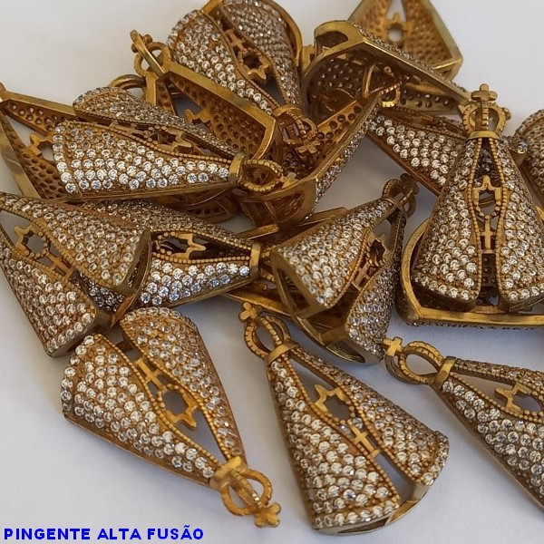 PINGENTE  NO BRUTO PRONTO PARA O BANHO (CX22) - PINGENTE DE NOSSA  SENHORA APARECIDA 3X1,8CM - TODA CRAVEJADA EM MICRO ZIRCONIAS CRISTAL - PESO TOTAL 2,9GR - BRU0001009