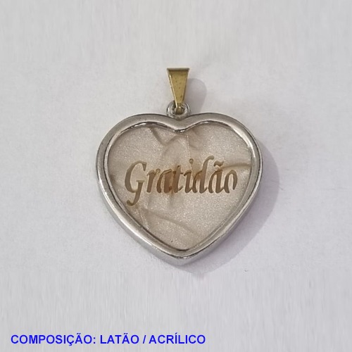 PINGENTE BRUTO PRONTO PARA BANHO (CX11) COMPOSIÇÃO LATÃO E ACRÍLICO  CORAÇÃO 23MM GRATIDÃO PESO TOTAL 2,6GR - BRU001199A
