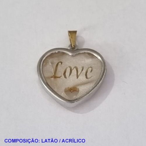 PINGENTE BRUTO PRONTO PARA BANHO(CX105) COMPOSIÇÃO LATÃO E ACRÍLICO  CORAÇÃO 23MM LOVE PESO TOTAL 2,6GR - BRU001201A