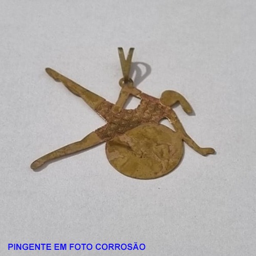 PINGENTE BRUTO PRONTO PARA BANHO PINGENTE FAZENDO PILATES EM FOTO CORROSÃO 38MM PESO TOTAL 0.7GR - BRU001253A