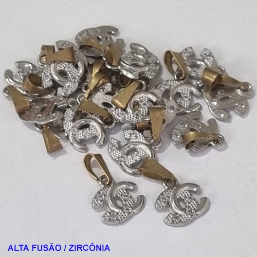 PINGENTE NO BRUTO PRONTO PARA O BANHO ALTA FUSÃO CRAVEJADOS COM MICRO ZIRCÔNIAS PINGENTE SÍMBOLO  - (CX.13)  TAMANHO 11MM - PESO: 0.6GR - BRU001373A