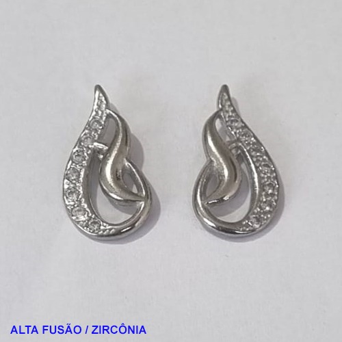 BRINCO NO BRUTO PRONTO PARA O BANHO - ALTA FUSÃO - SÍMBOLO CRAVEJADO COM MICRO ZIRCÔNIAS TAMANHO 10MM PESO 1.5GR - BRU001383A