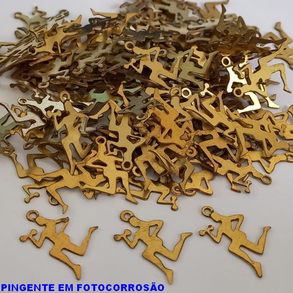 ACESSORIO NO BRUTO PRONTO PARA O BANHO(CX53) -PINGENTE EM FOTOCORROSÃO-TAMANHO 2x1,3CM) - PESO TOTAL 0,2GR(PEÇA VENDIDA POR UNIDADE - BRU0001135