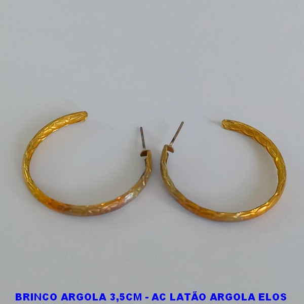 BRINCO NO BRUTO PRONTO PARA O BANHO -(3.3101) BRINCO DE ARGOLA DESENHO AC LATÃO ARGOLA ELOS  - COMPOSIÇÃO 100% LATÃO - TAMANHO 3,5CM - PESO TOTAL 3.0GR - BRU4542A
