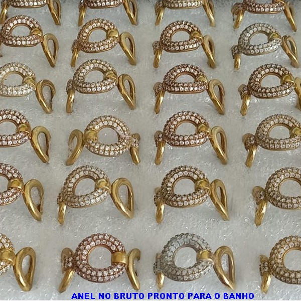 ANEL NO BRUTO PRONTO PARA O BANHO - COMPOSIÇÃO 70% LATÃO 30% ZIRCONIAS - PESO TOTAL MEDIO 3,3GR - ANEL000206