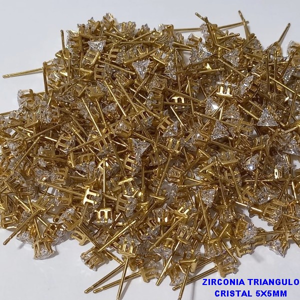 ACESSORIO(BRINCO NO BRUTO PRONTO PARA O BANHO(CX82) -BRINCO DE PINO - TAMANHO  5X5MM TRIANGULO )- PESO TOTAL 0,5GR - BRU0001151