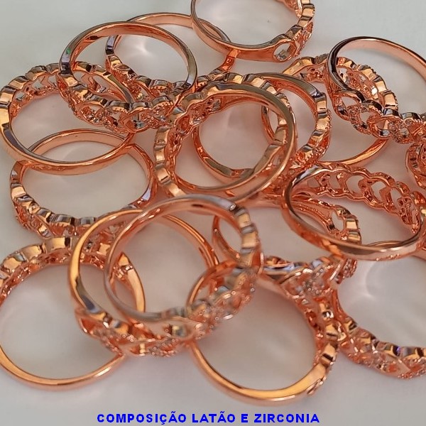 ANEL NO BRUTO PRONTO PARA O BANHO - TODO EM PETALAS COM MICRO ZIRCONIA  - COMPOSIÇÃO LATÃO E ZIRCONIAS )PESO EM MEDIA  1,7GR - ANEL000222