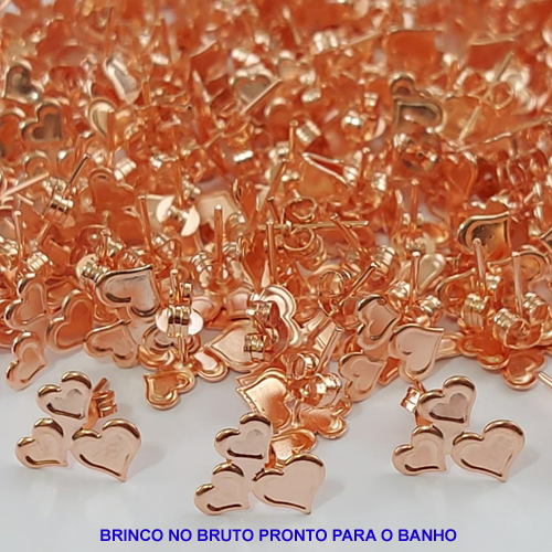 BRINCO NO BRUTO PRONTO PARA O BANHO) (CX38) (V3391) - PESO TOTAL 0,7GR - (VENDIDO POR PAR)  MODELO 3 CORAÇÕES  - (ROB)TAMANHO 10MM BRU0001322