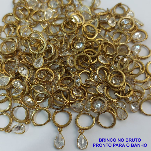 TRANQUETA (BRINCO BRUTO PRONTO PARA BANHO (CX03)  COM ARGOLINHA DE PRESSÃO(com base cravejada) (TRANQUETA) COM ZIRCÔNIA 8MM - PESO TOTAL 1,1GR - BRU8988