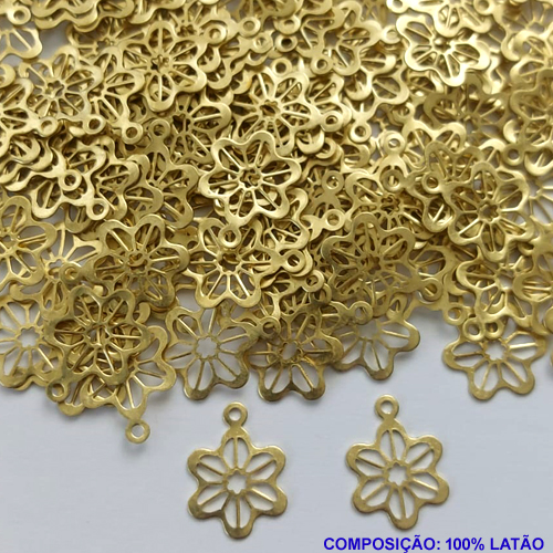 ACESSORIO PINGENTE NO BRUTO PRONTO PARA O BANHO (CX16) - (V3884) COMPOSIÇÃO 100% LATÃO - TAMANHO 11X11MM PESO TOTAL 0,2GR - FLOR VAZADA BRU0001347