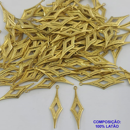 ACESSORIO PINGENTE NO BRUTO PRONTO PARA O BANHO (CX20) - (E2543) COMPOSIÇÃO 100% LATÃO - TAMANHO 8X27MM PESO TOTAL 0,5GR - FORMATO GEOMETRICO VAZADO BRU0001350
